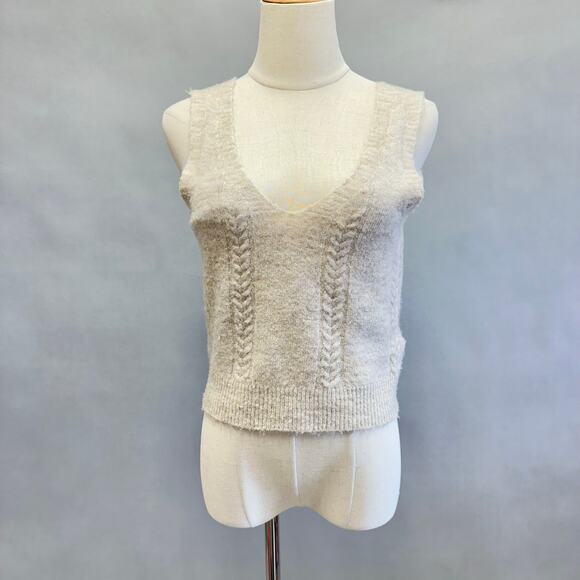Vero Moda Tops - Vero Moda beige sleeveless cableknit v neck top sweater vest size XS